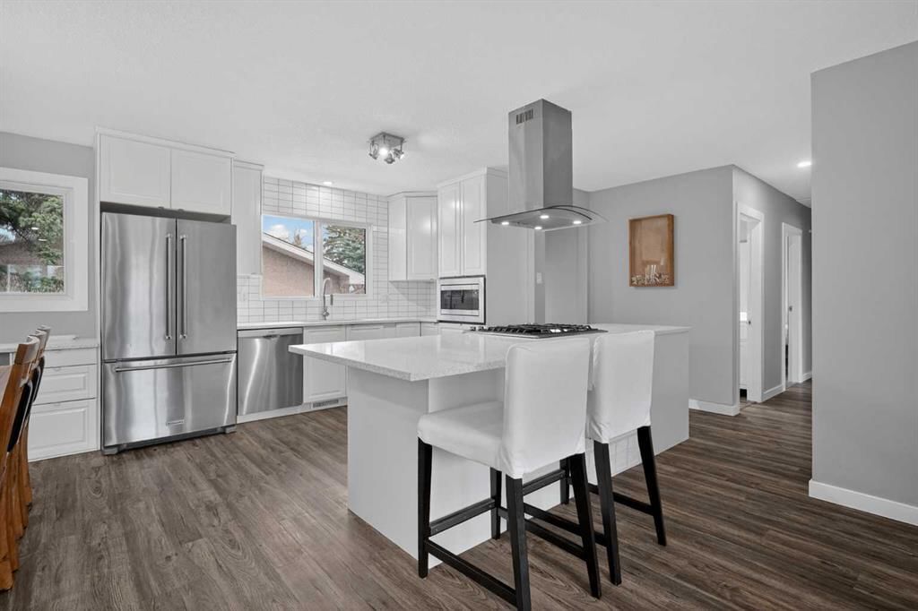 252 Allan Crescent SE, Calgary — photo 2 of 49
