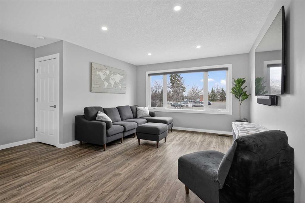 252 Allan Crescent SE, Calgary — photo 5 of 49