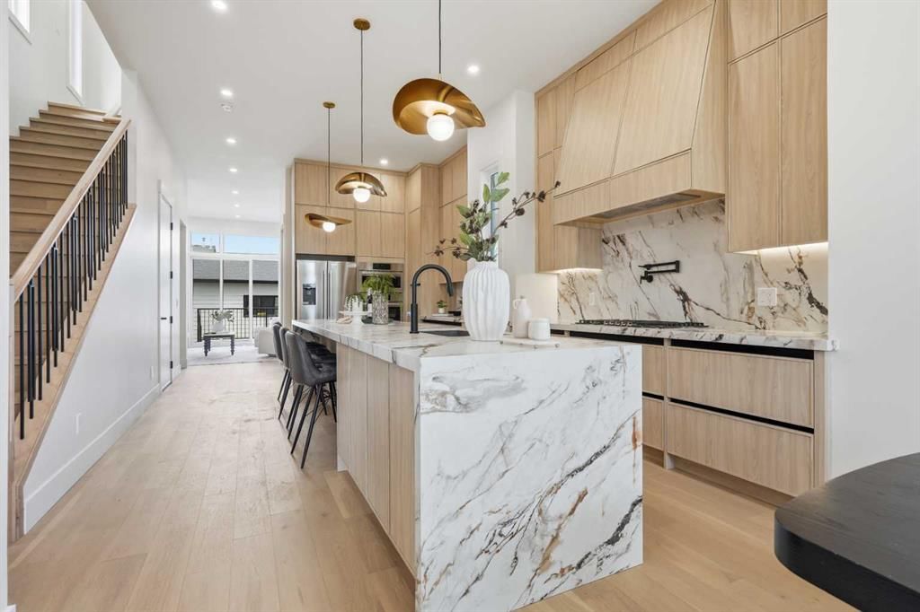 510 54 Avenue SW, Calgary — photo 3 of 48