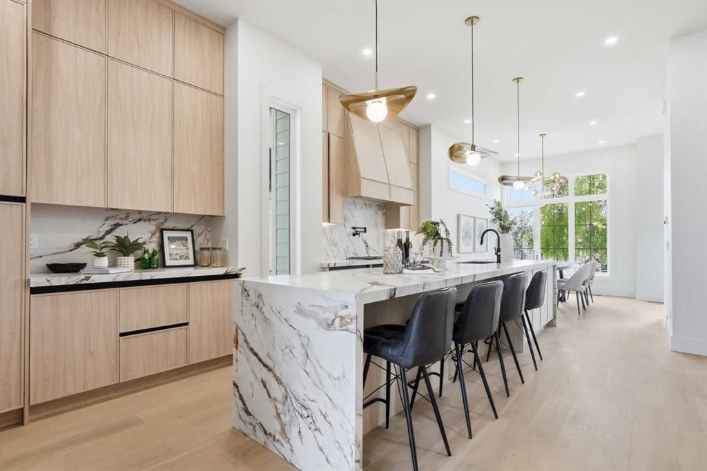510 54 Avenue SW, Calgary — photo 4 of 48