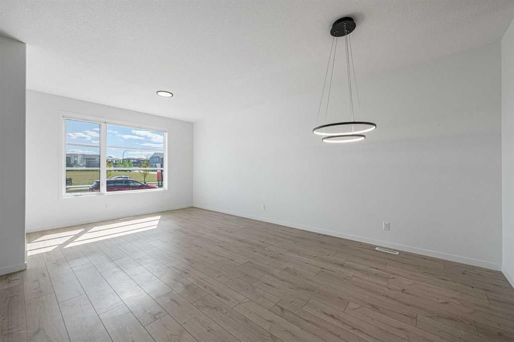 260 Belmont Boulevard SW, Calgary — photo 4 of 37
