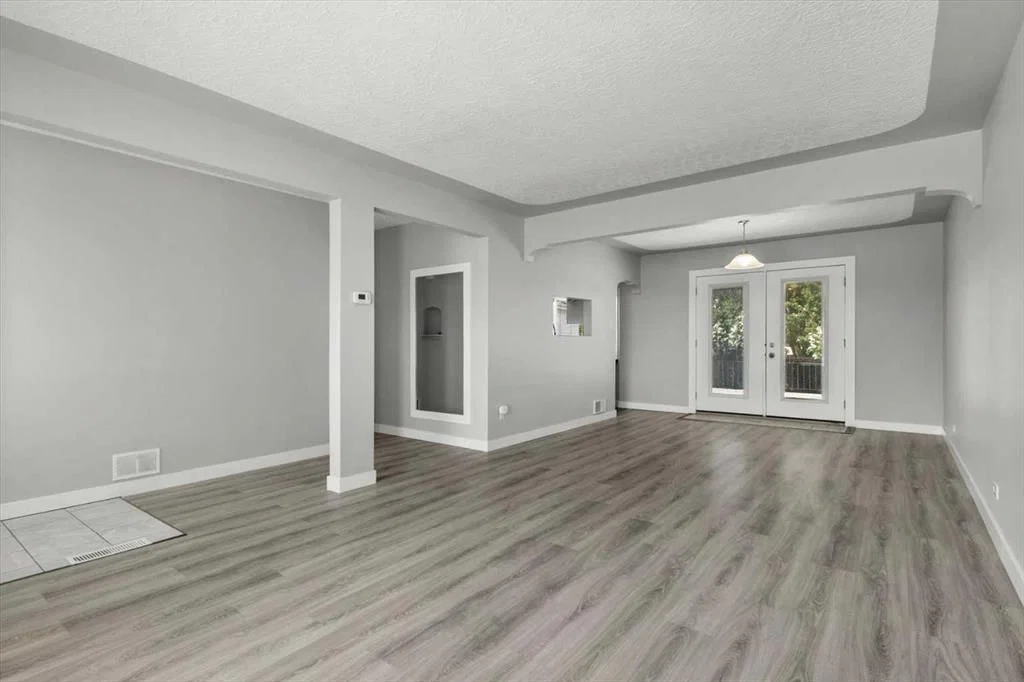 1615 22A Street NW, Calgary — photo 3 of 30