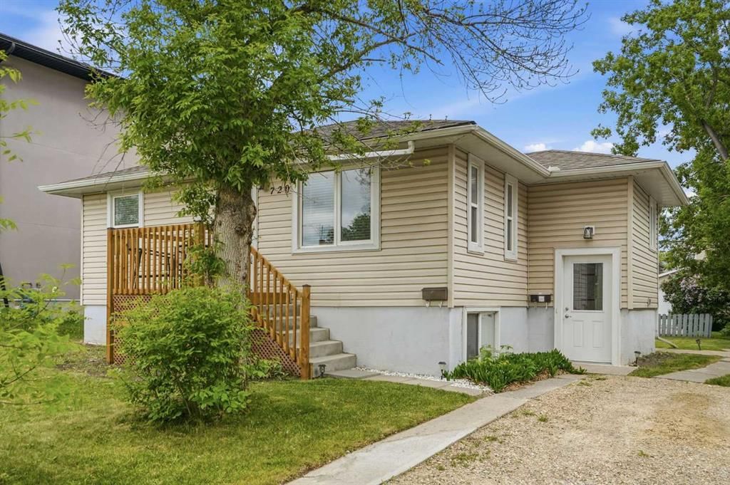 720 69 Avenue SW, Calgary — photo 2 of 39