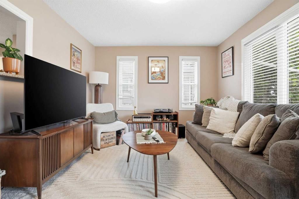 720 69 Avenue SW, Calgary — photo 3 of 39