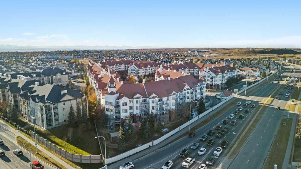 240, 60 Royal Oak Plaza NW, Calgary — photo 2 of 41