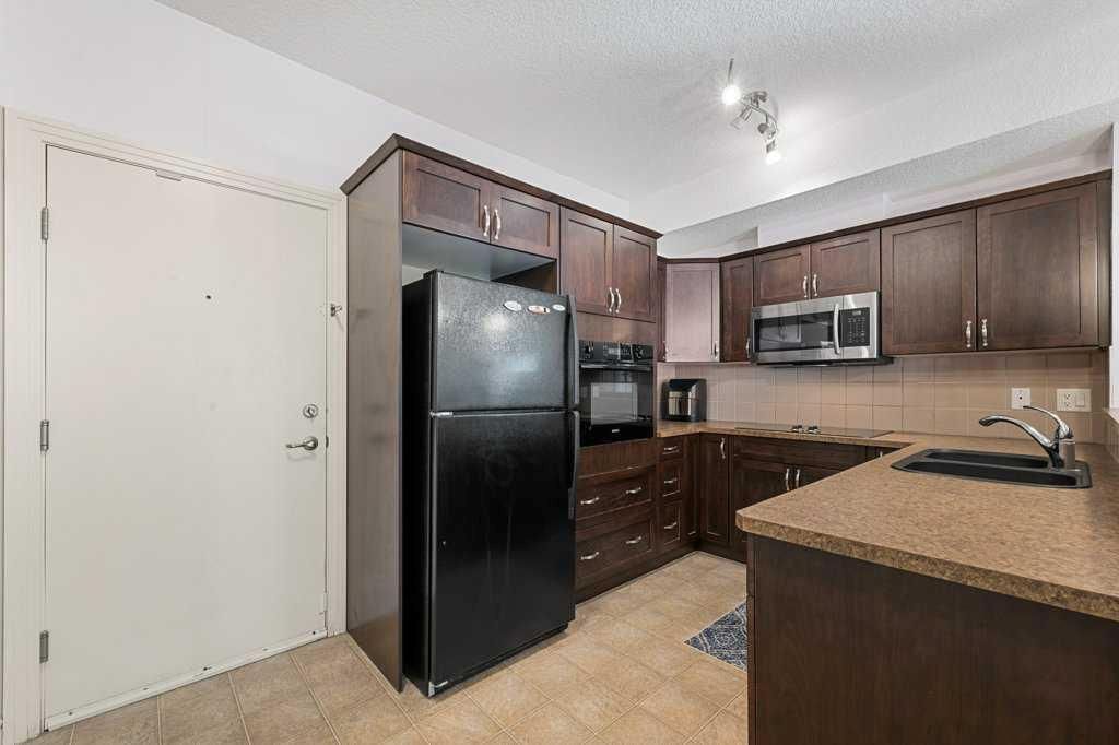 240, 60 Royal Oak Plaza NW, Calgary — photo 4 of 41
