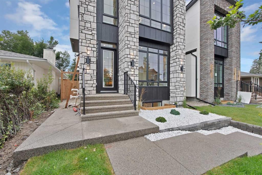 2221 Halifax Crescent NW, Calgary — photo 4 of 50