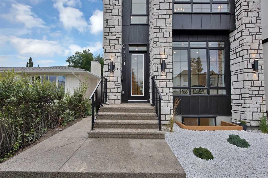 2221 Halifax Crescent NW, Calgary — photo 5 of 50