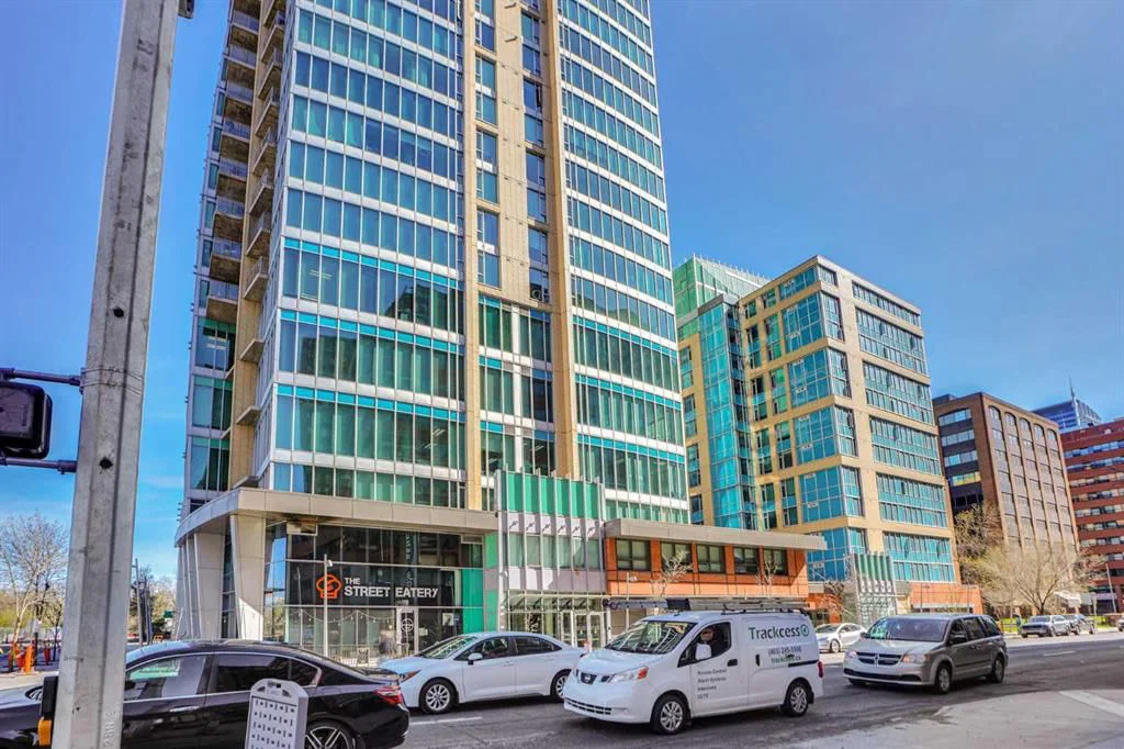 880 4 Avenue SW, Calgary — main listing photo