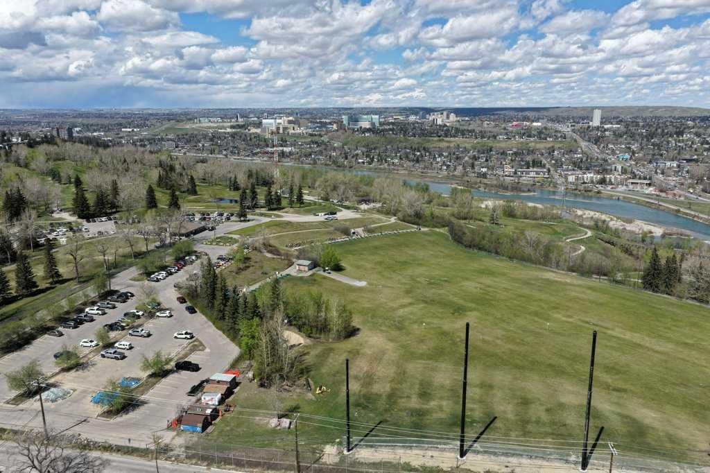 142 Sovereign Common SW, Calgary — photo 2 of 34