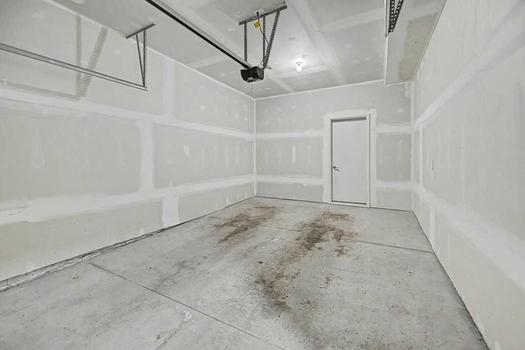 142 Sovereign Common SW, Calgary — photo 4 of 34