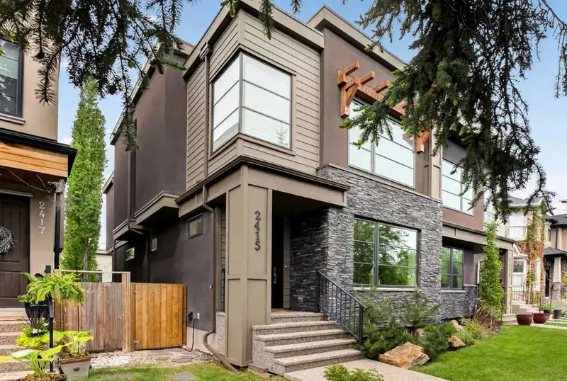 2415 25 Street SW, Calgary — main listing photo