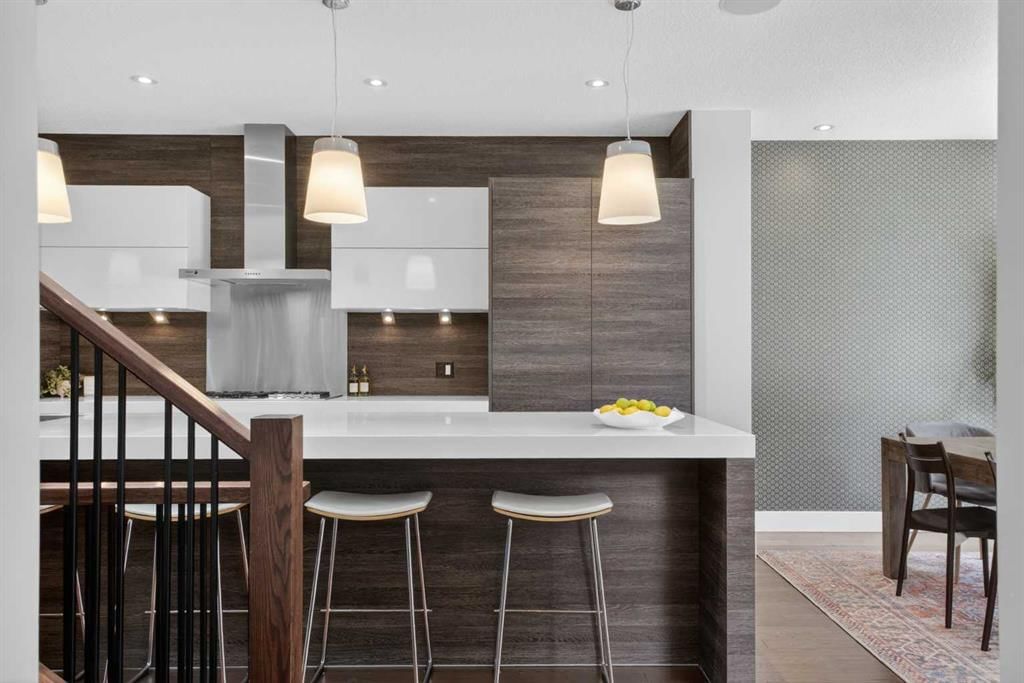 2415 25 Street SW, Calgary — photo 4 of 41