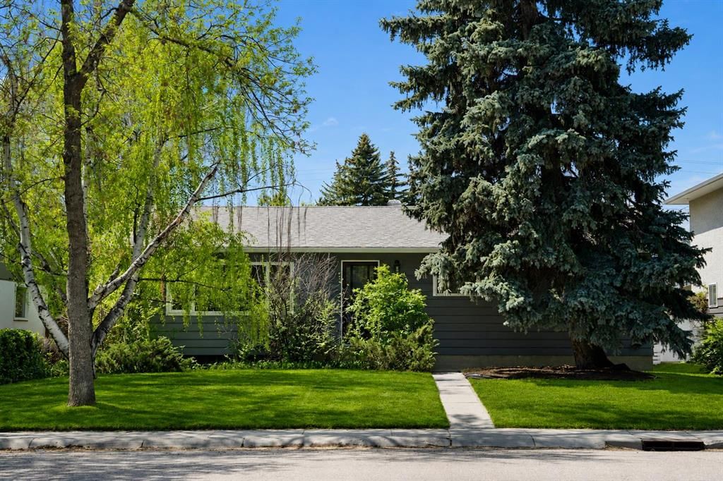 3123 Brentwood Boulevard NW, Calgary — main listing photo