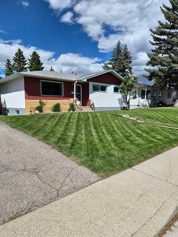 126 Springwood Drive SW, Calgary — main listing photo