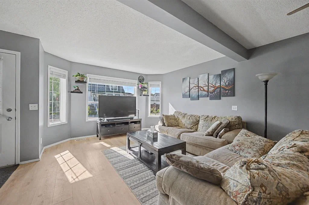 279 Hidden Hills Road NW, Calgary — photo 4 of 28