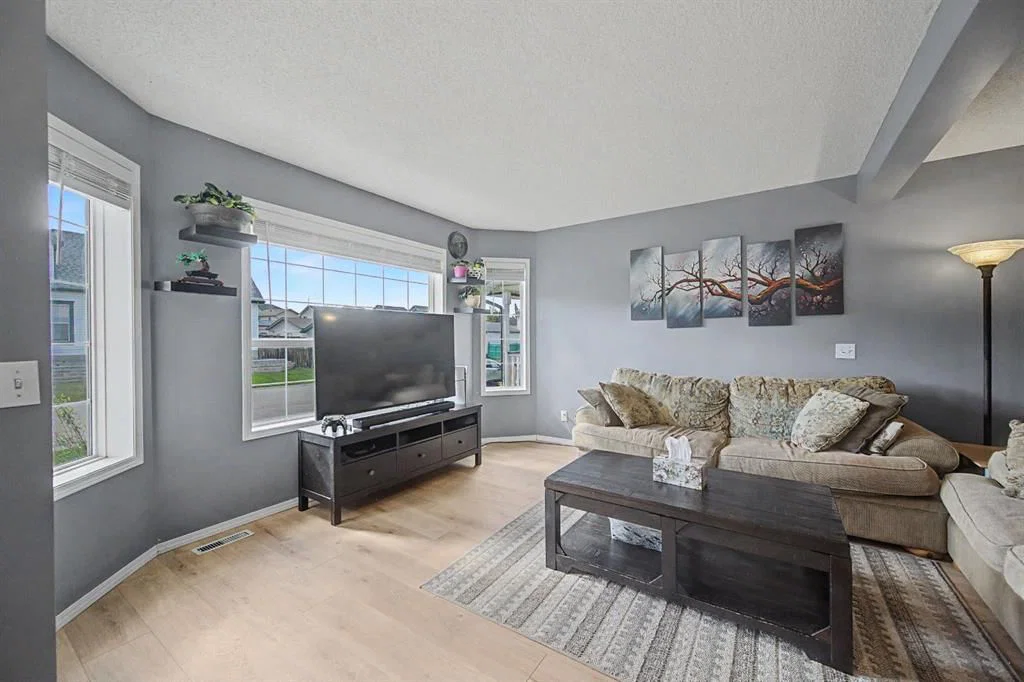 279 Hidden Hills Road NW, Calgary — photo 5 of 28