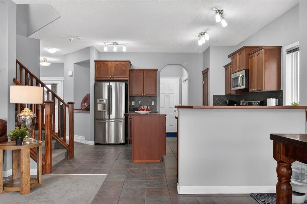 98 Evanscove Circle NW, Calgary — photo 4 of 34