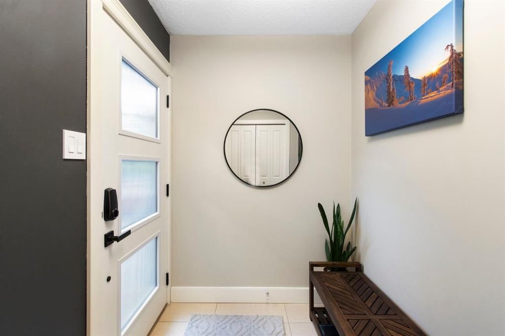 10504 Spadina Drive SW, Calgary — photo 4 of 48