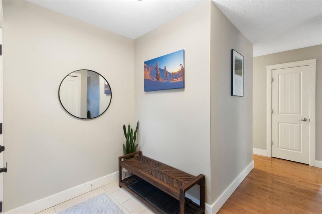 10504 Spadina Drive SW, Calgary — photo 5 of 48