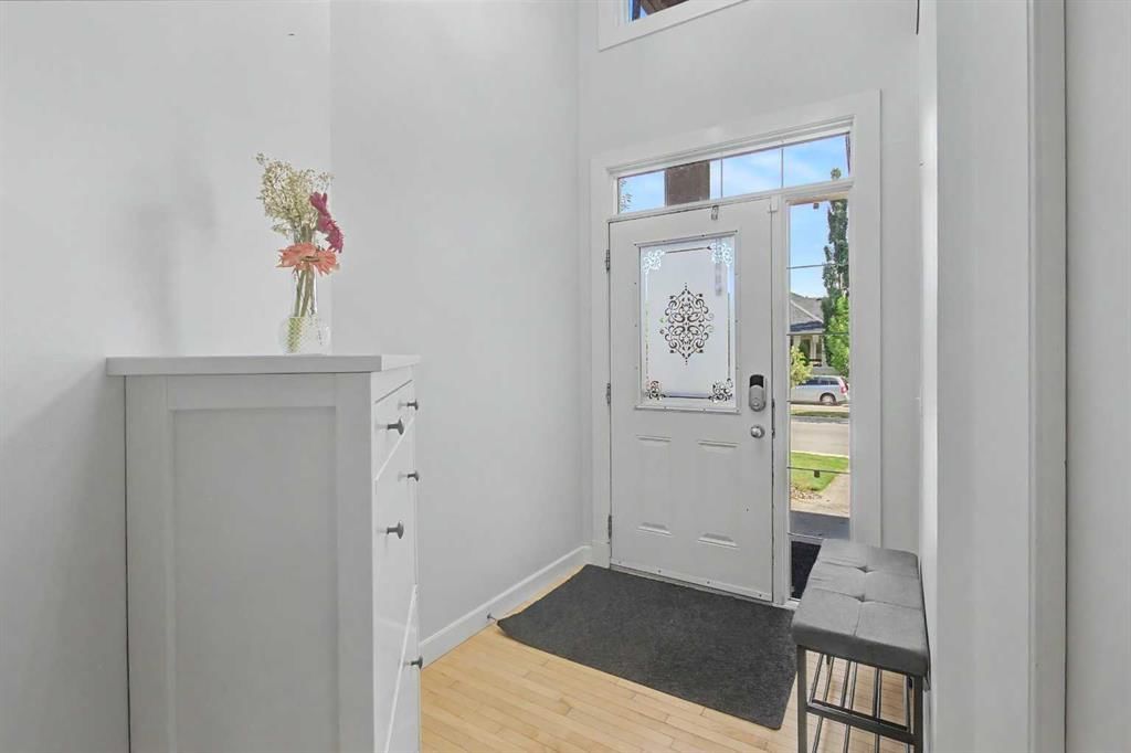 14 Panatella Crescent NW, Calgary — photo 3 of 50