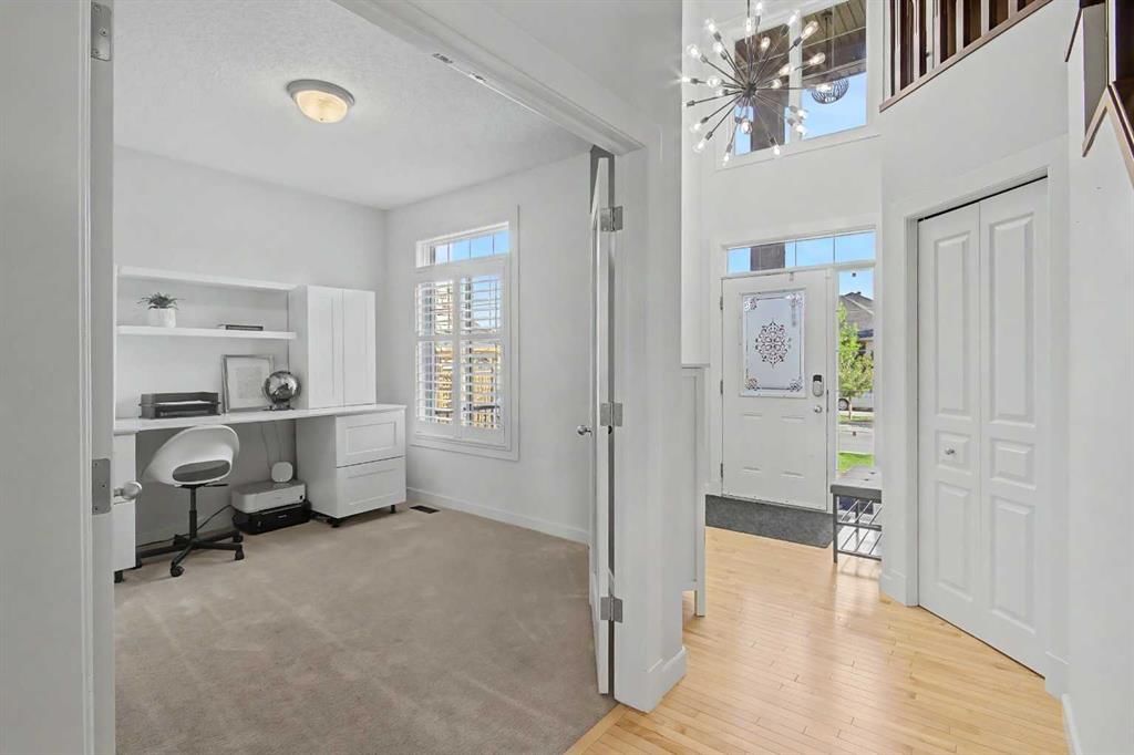 14 Panatella Crescent NW, Calgary — photo 4 of 50