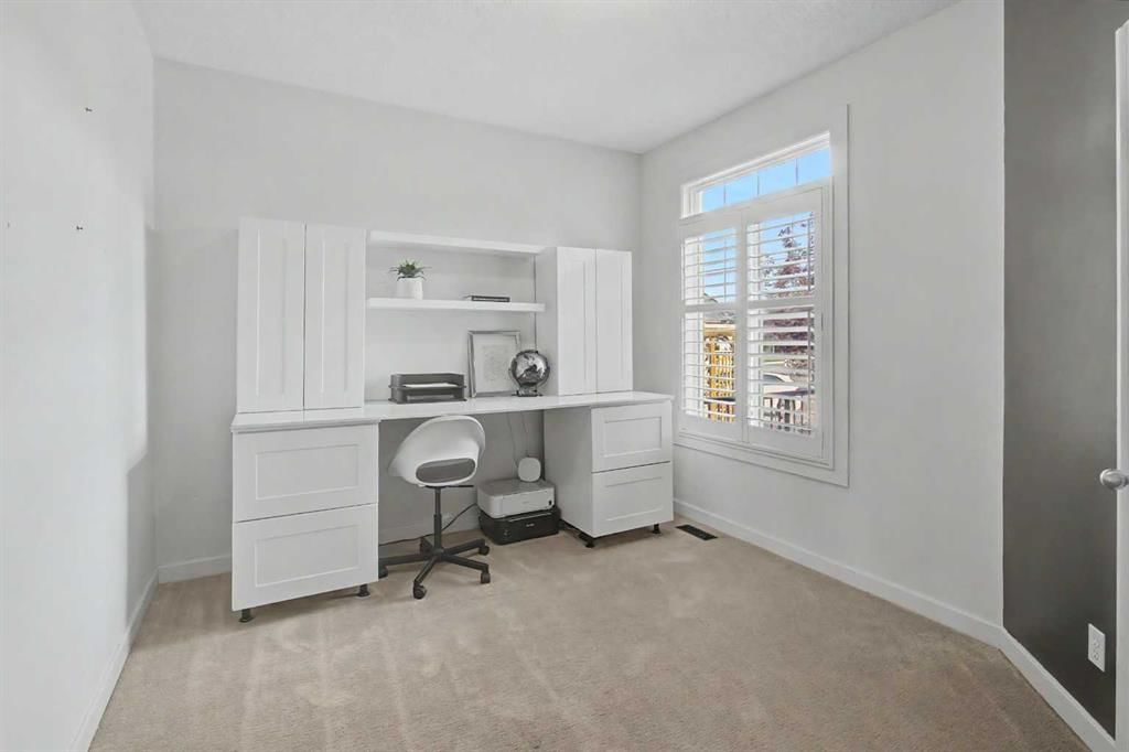 14 Panatella Crescent NW, Calgary — photo 5 of 50