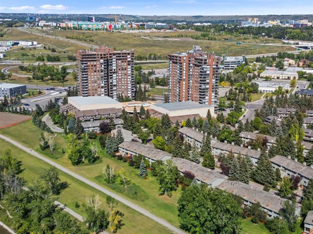 902, 145 Point Drive NW, Calgary — photo 2 of 41