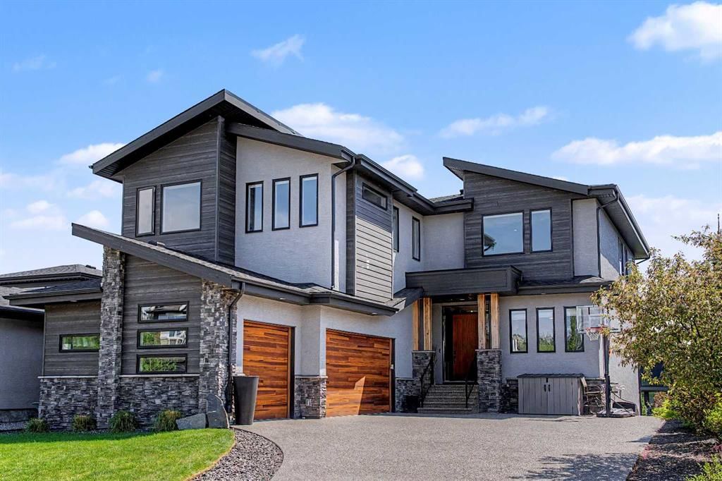 125 Cranbrook Heights SE, Calgary — main listing photo