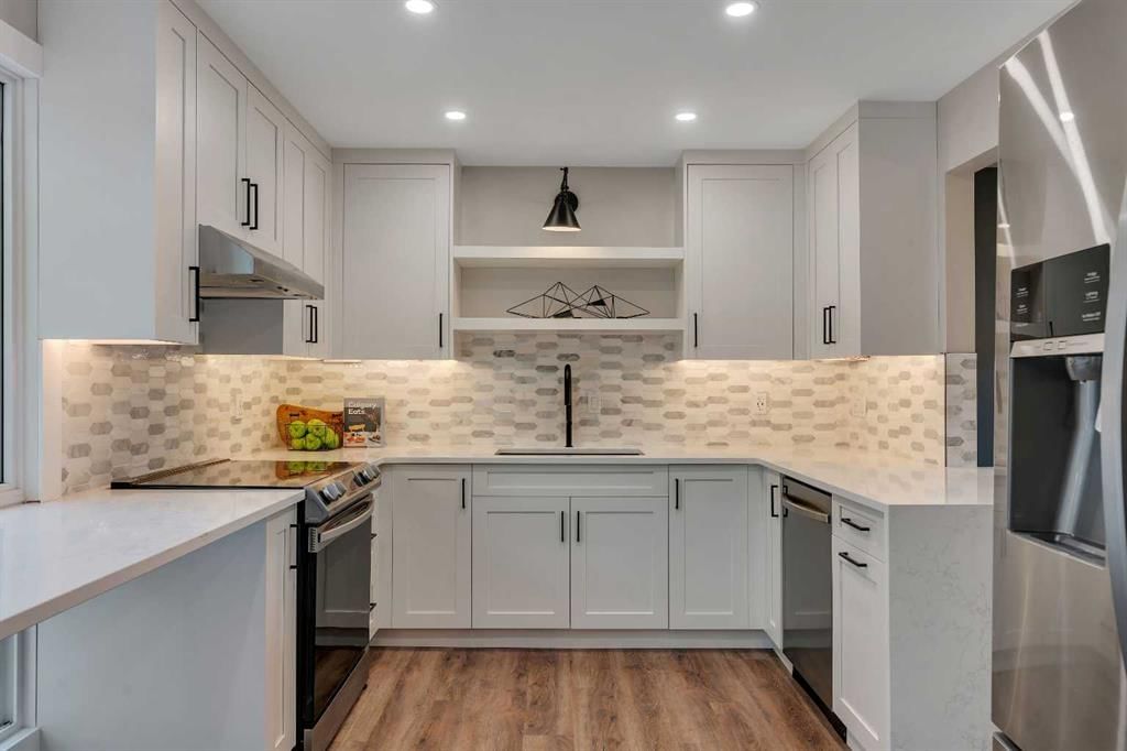 370 Brae Glen Crescent SW, Calgary — main listing photo