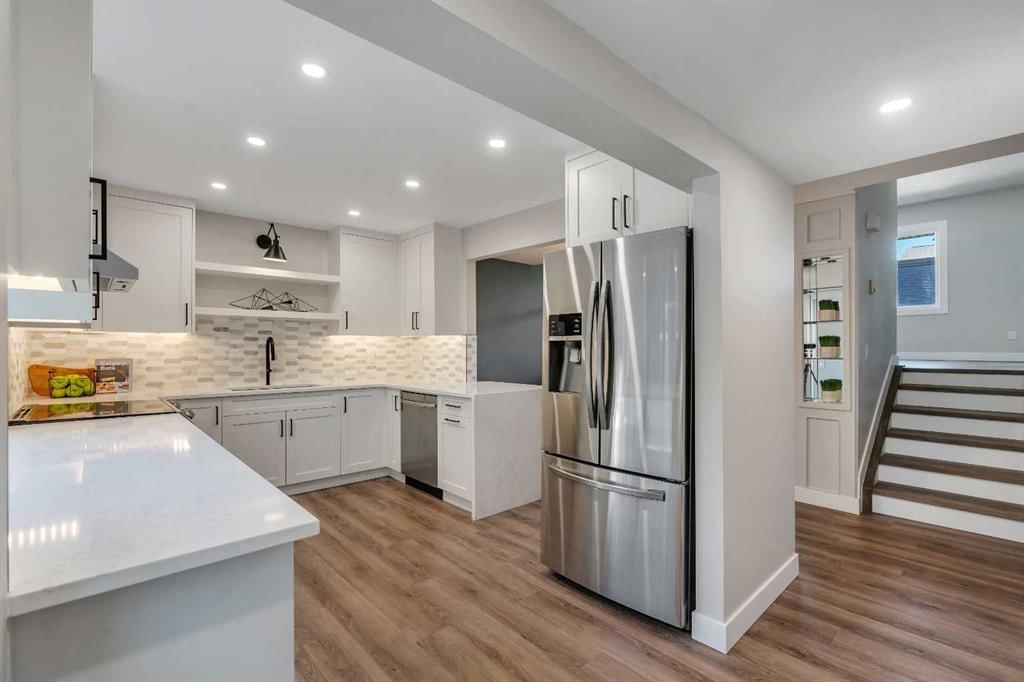 370 Brae Glen Crescent SW, Calgary — photo 2 of 29