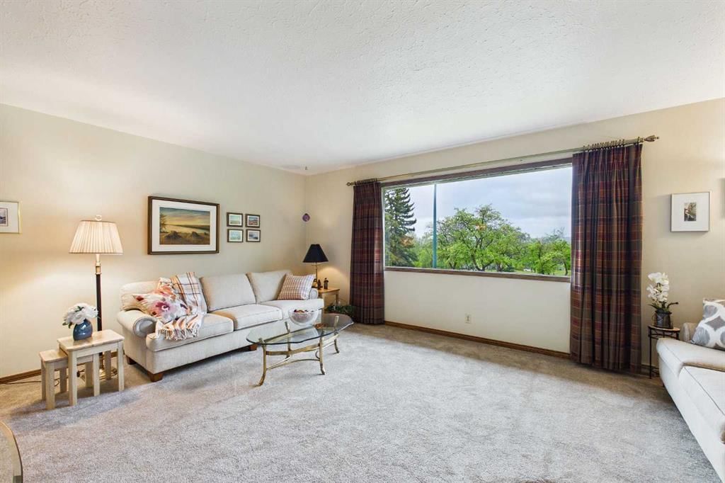 2960 Conrad Drive NW, Calgary — photo 3 of 45