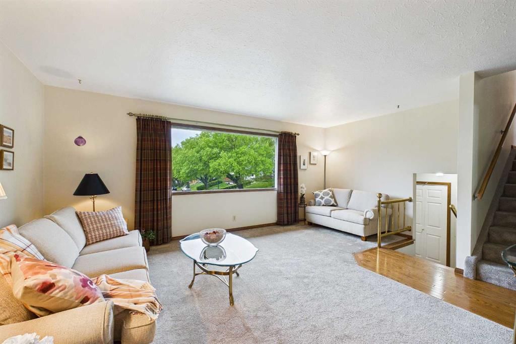 2960 Conrad Drive NW, Calgary — photo 4 of 45