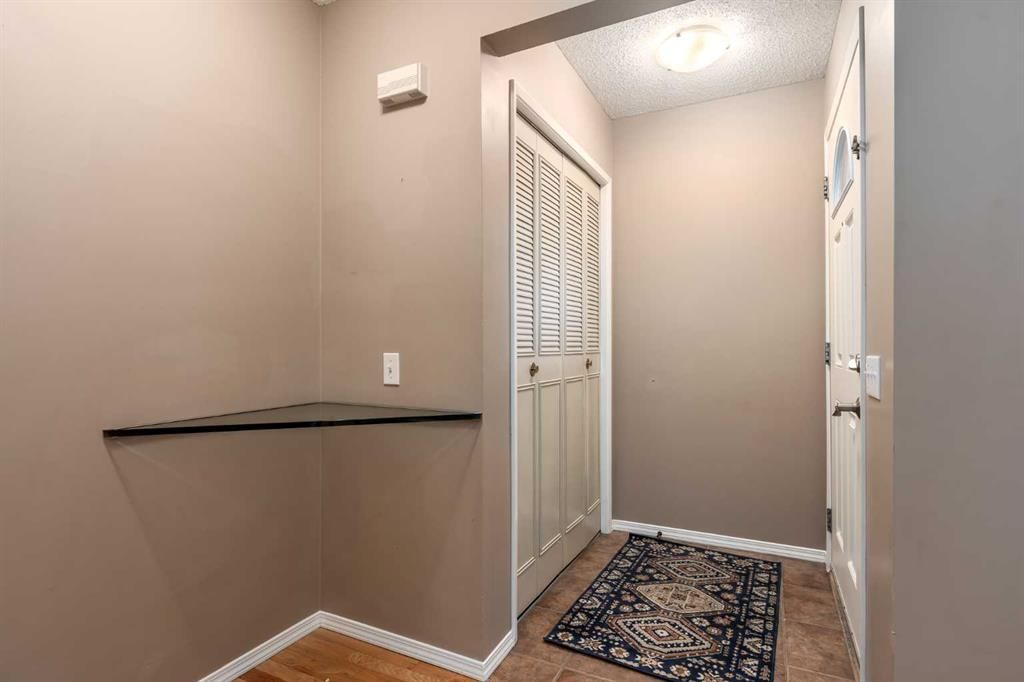 31, 5625 Silverdale Drive NW, Calgary — photo 4 of 49