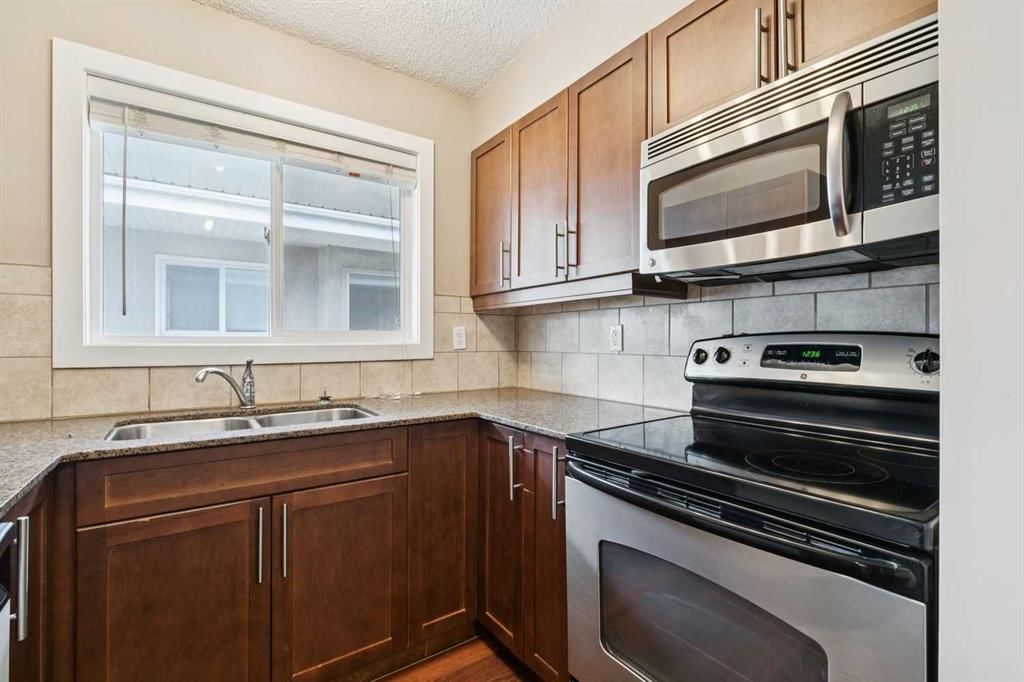 4, 605 67 Avenue SW, Calgary — photo 5 of 20