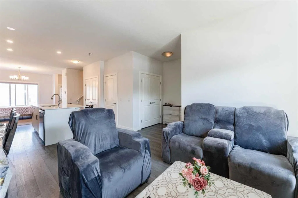 150 Red Embers Common NE, Calgary — photo 4 of 47