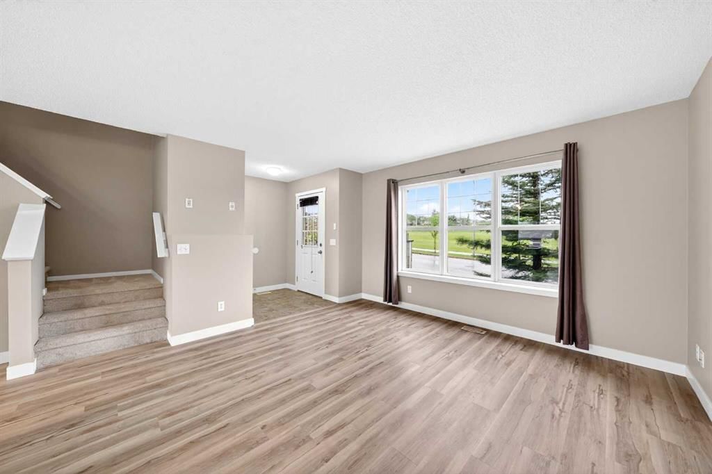 928 Panamount Boulevard NW, Calgary — photo 3 of 36