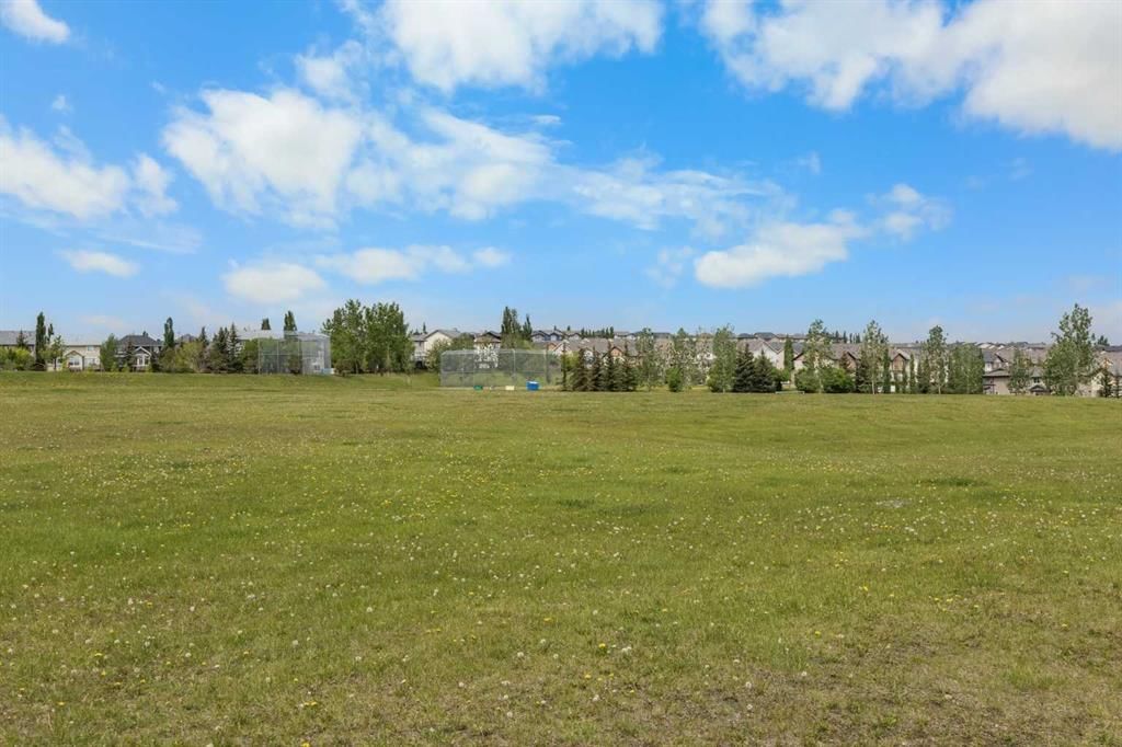 928 Panamount Boulevard NW, Calgary — photo 5 of 36