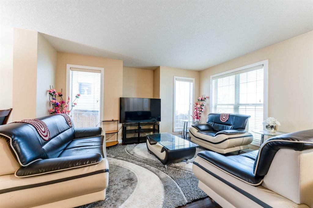 181 SaddleBrook Way NE, Calgary — photo 4 of 39