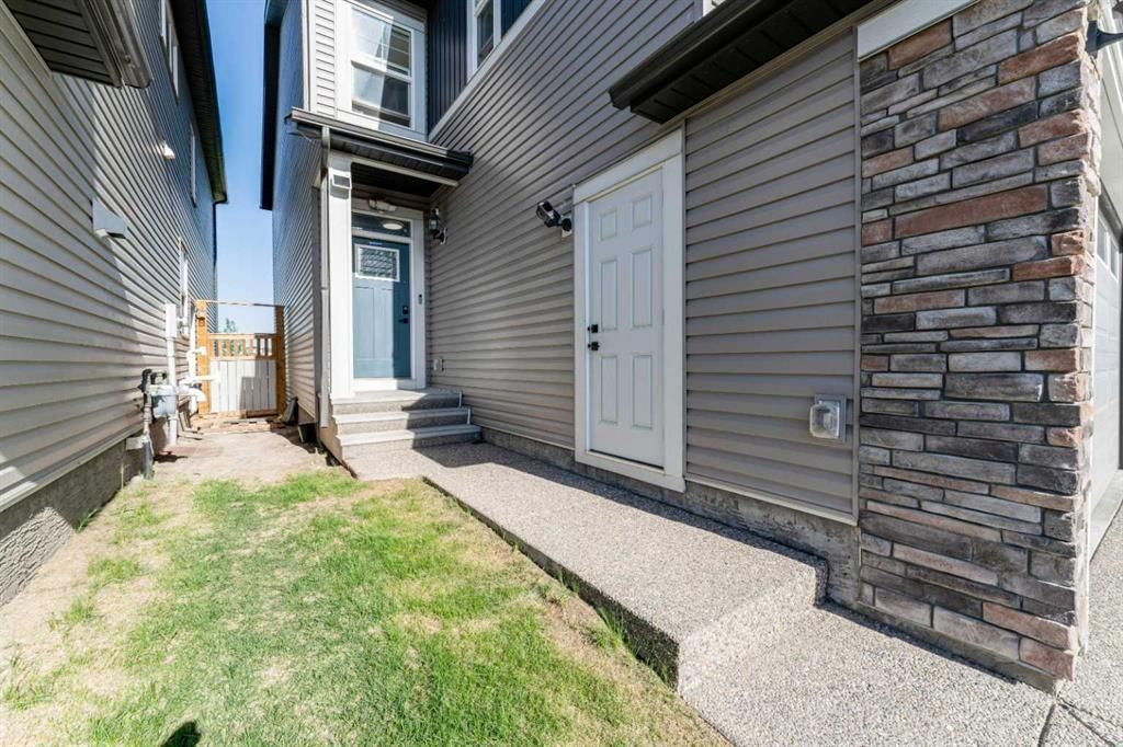 124 Cornerbrook Green NE, Calgary — photo 2 of 50