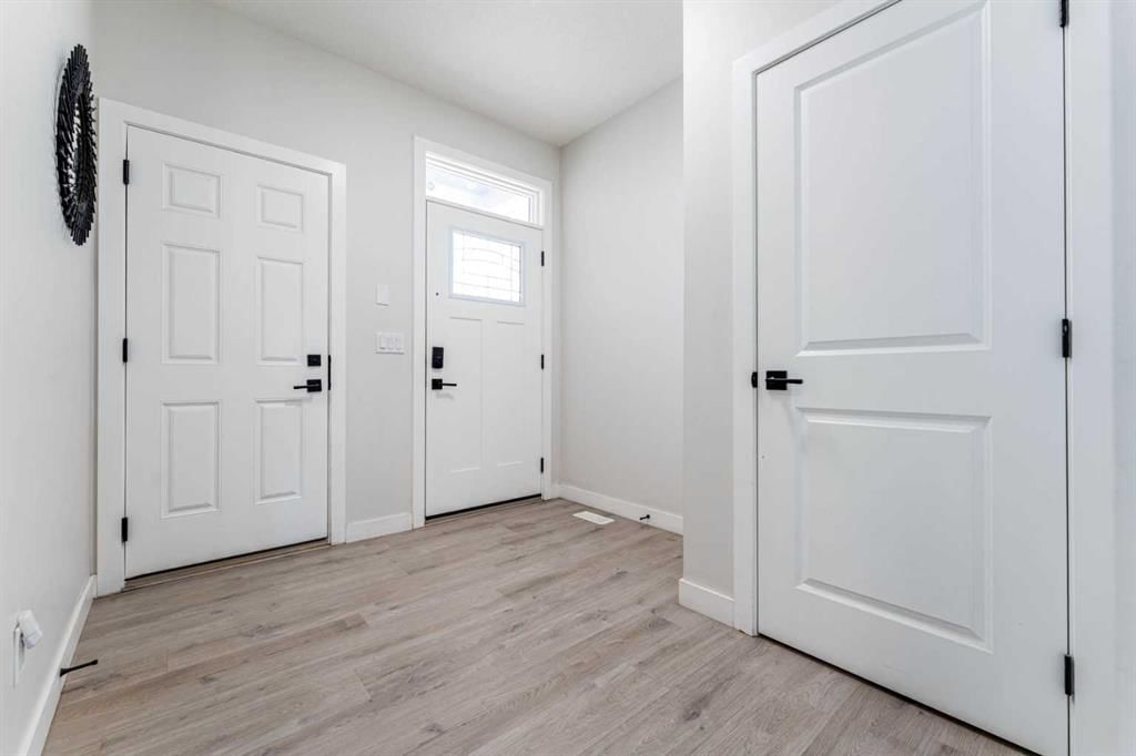 124 Cornerbrook Green NE, Calgary — photo 3 of 50