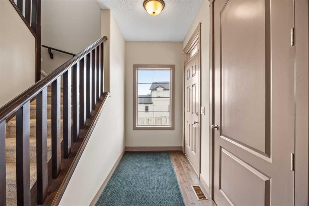 282 Pantego Terrace NW, Calgary — photo 4 of 50