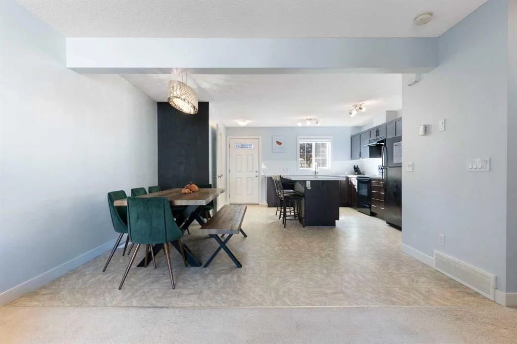 90 Pantego Lane NW, Calgary — photo 5 of 46