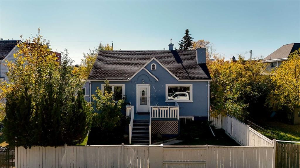 129 18 Avenue NW, Calgary — photo 2 of 50