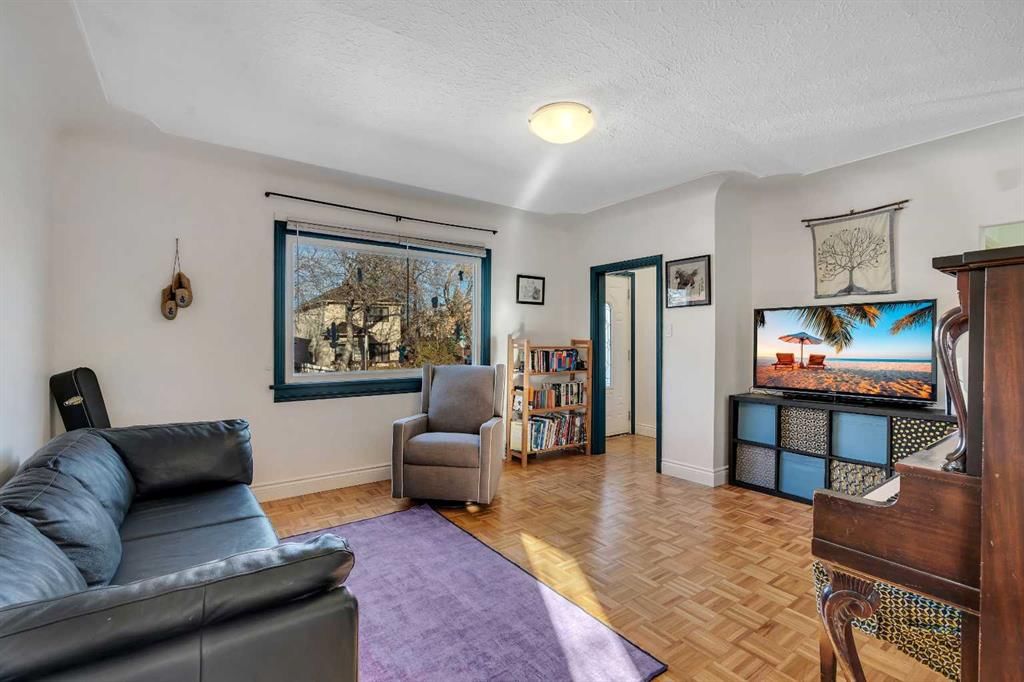129 18 Avenue NW, Calgary — photo 5 of 50