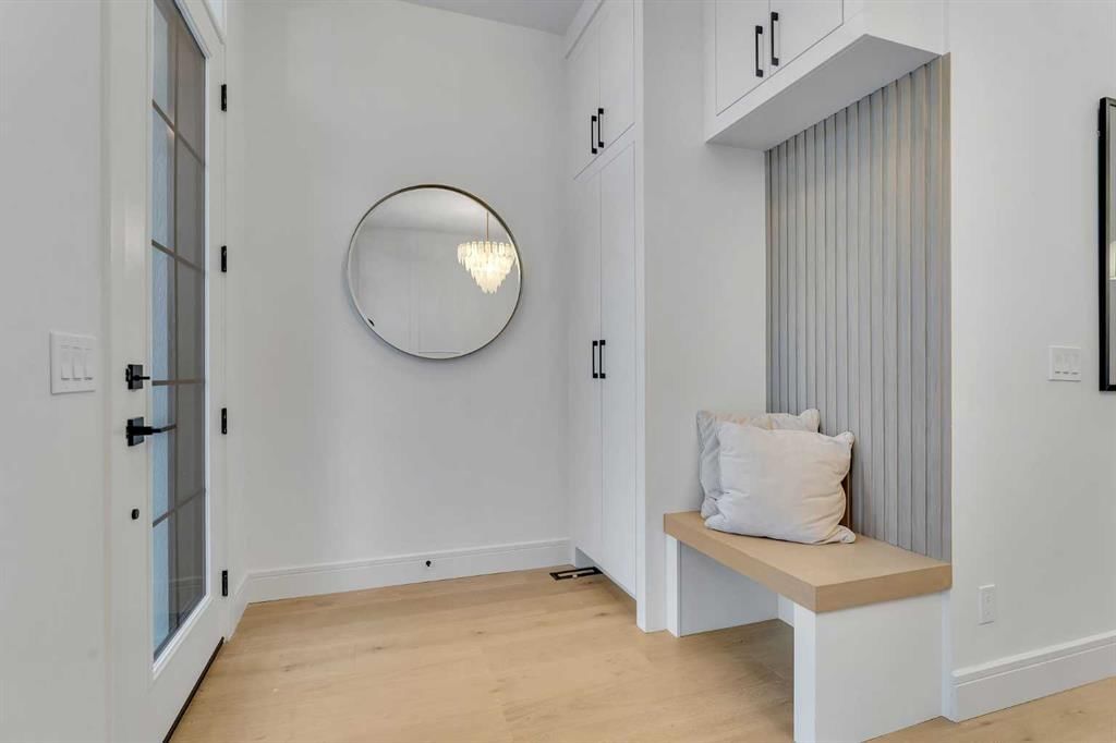 1727 19 Avenue NW, Calgary — photo 3 of 50