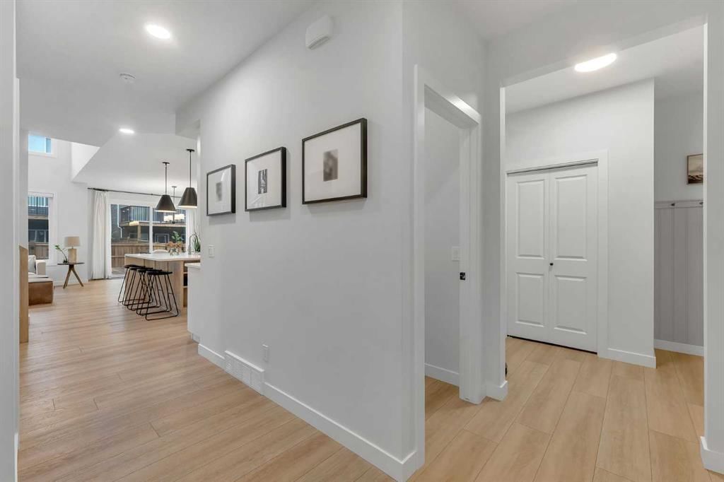 121 Amblehurst Green NW, Calgary — photo 4 of 43