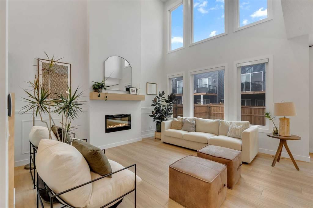 121 Amblehurst Green NW, Calgary — photo 5 of 43