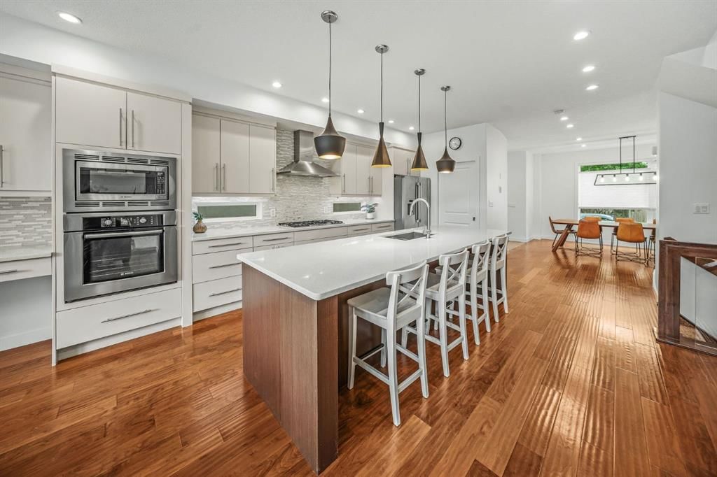1734 37 Avenue SW, Calgary — photo 4 of 50