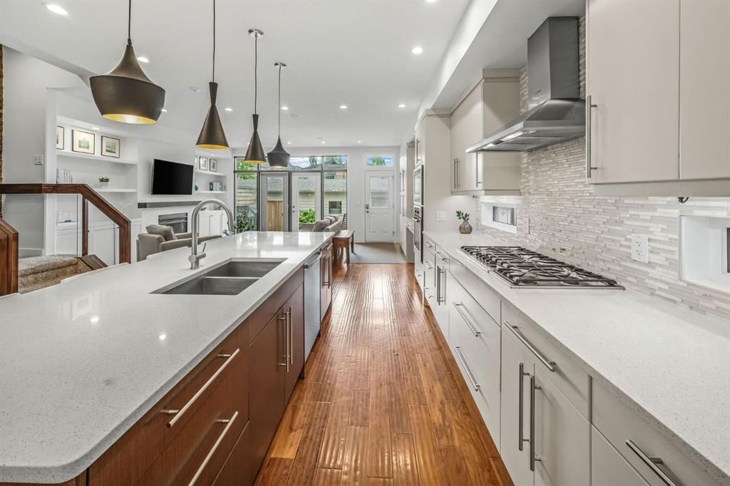 1734 37 Avenue SW, Calgary — photo 5 of 50